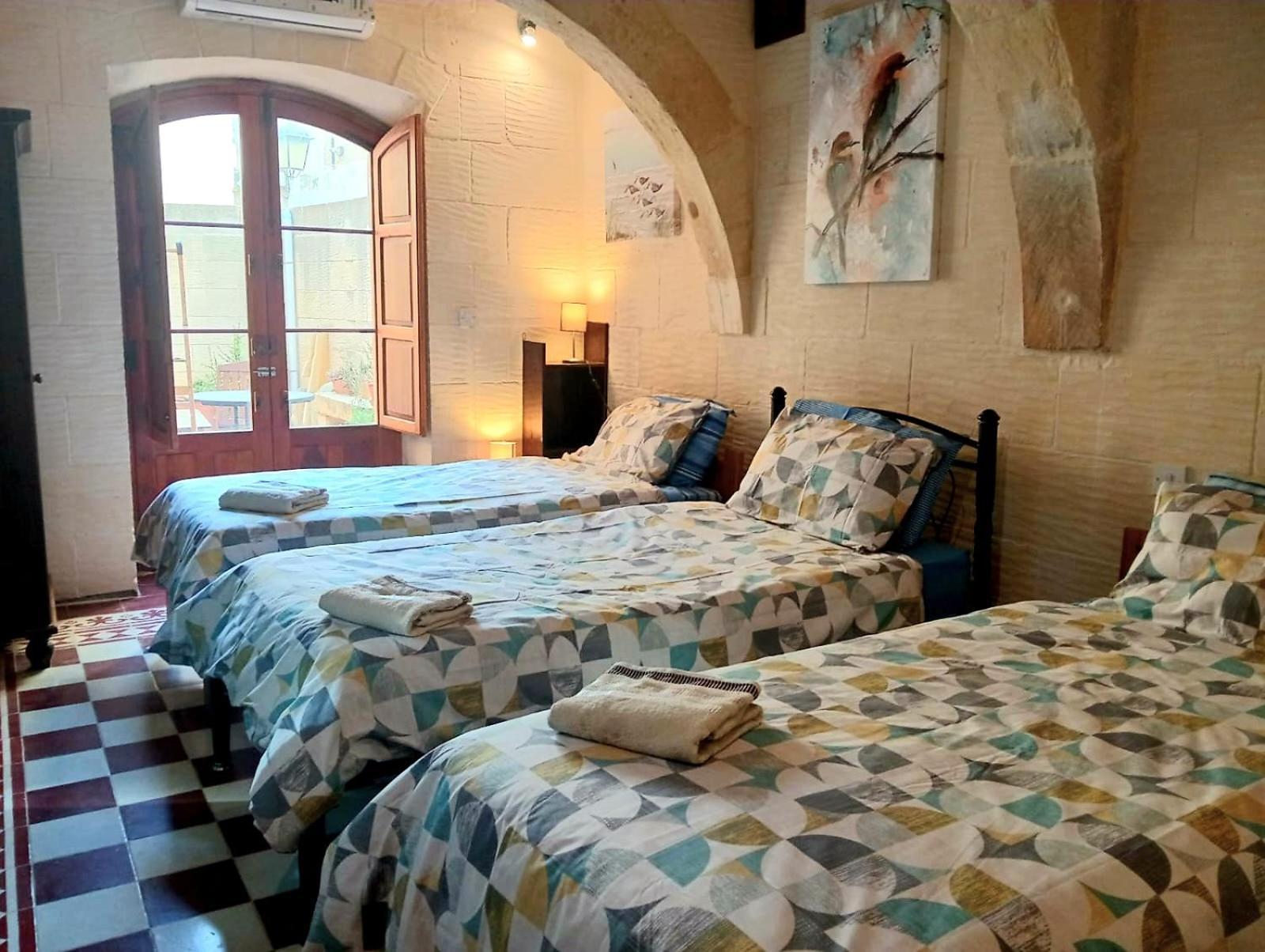 Ta Majsi Farmhouse With Indoor Heated Pool San Lawrenz Екстериор снимка