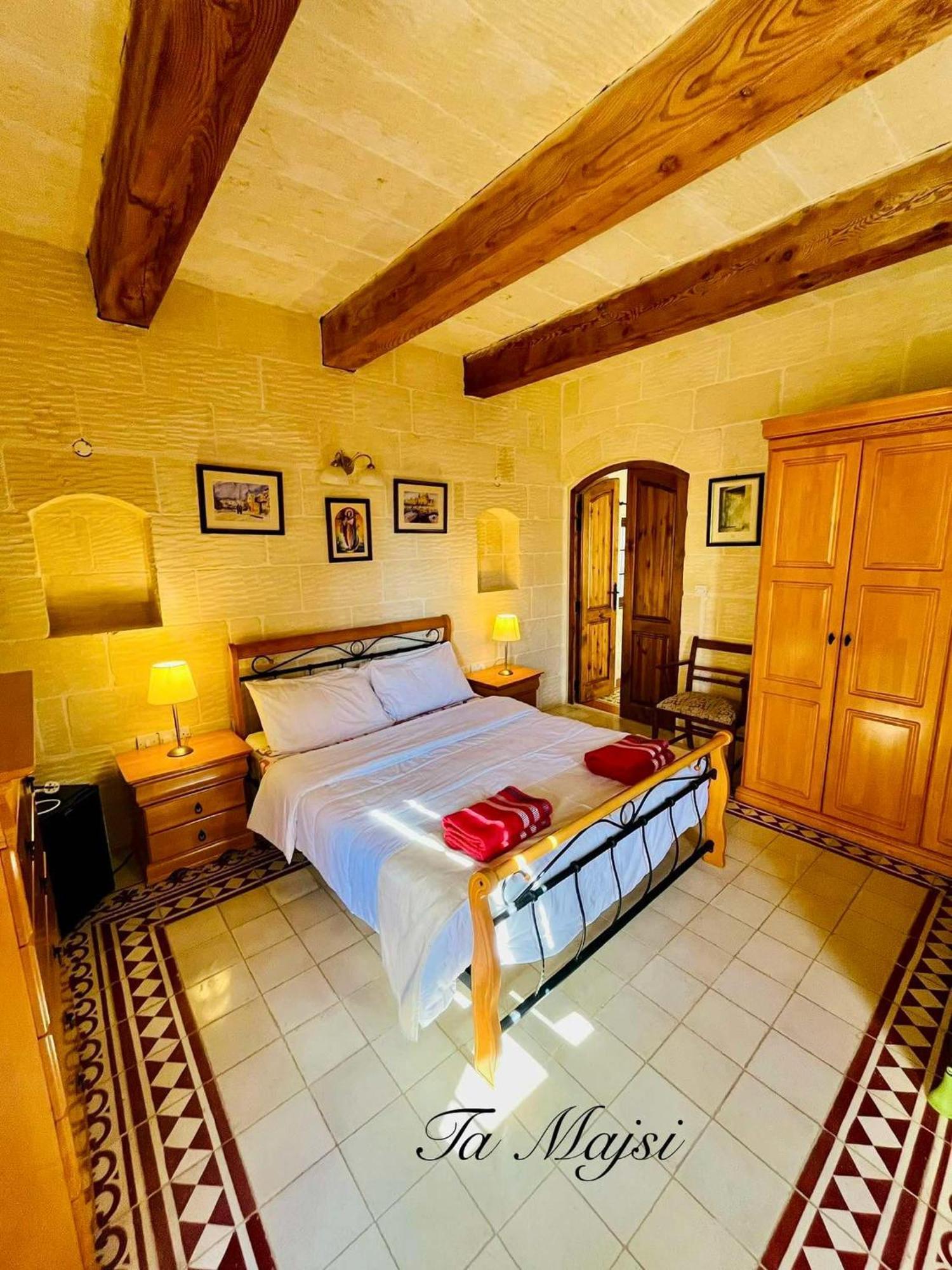 Ta Majsi Farmhouse With Indoor Heated Pool San Lawrenz Екстериор снимка